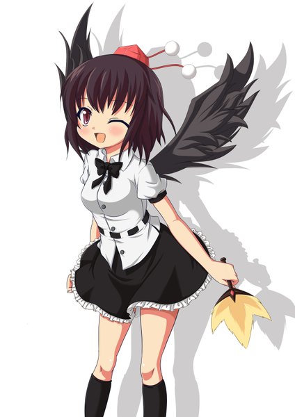 Anime-Bild 2480x3507 mit touhou shameimaru aya minamo (pixiv1180558) single tall image blush highres short hair open mouth black hair red eyes standing one eye closed wink shadow puffy sleeves black wings girl skirt hat