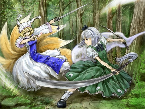 Anime picture 1024x768 with touhou konpaku youmu myon yakumo ran short hair blue eyes blonde hair holding silver hair tail fox tail multiple tails ghost dual wielding nature battle duel girl skirt hat