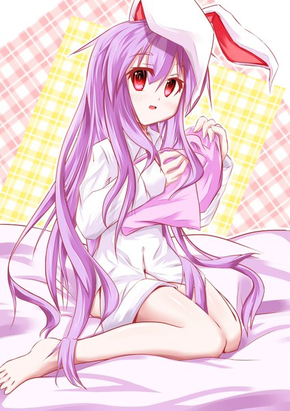 Anime picture 1180x1669 with touhou reisen udongein inaba pochi (terakoya) single long hair tall image red eyes pink hair barefoot bunny ears bunny girl girl
