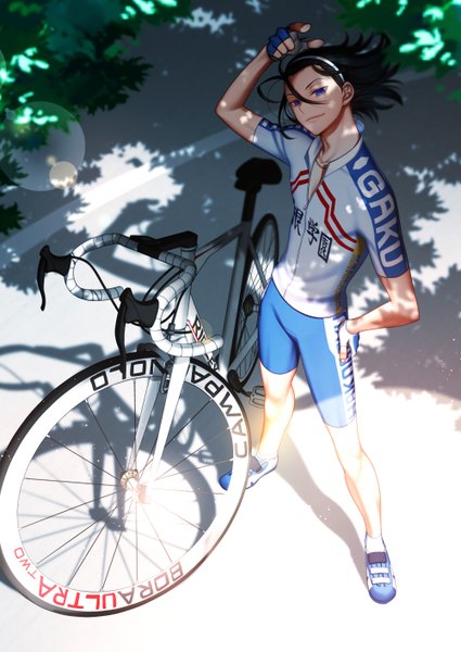 Anime picture 1000x1412 with yowamushi pedal toudou jinpachi arkray single tall image looking at viewer fringe short hair black hair smile hair between eyes standing purple eyes full body from above wind shadow hand on hip lens flare pointing