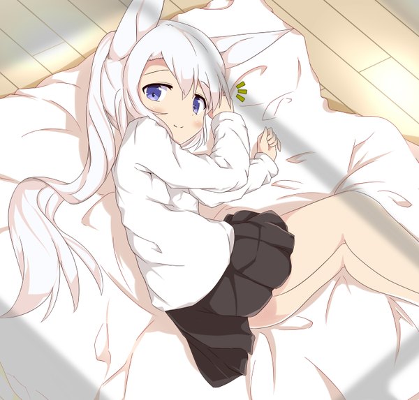 Anime picture 1500x1433 with original numatoohu single long hair looking at viewer blush fringe light erotic smile hair between eyes animal ears bent knee (knees) white hair ponytail lying from above bare legs fox ears fox girl on side