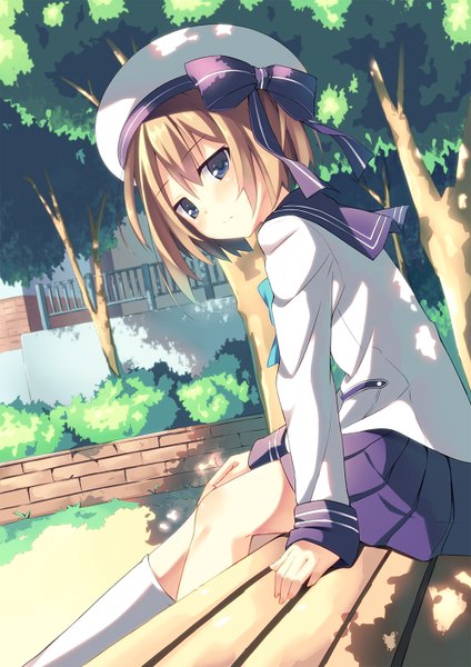 Anime picture 1000x1414 with choujigen game neptune kinta (distortion) single tall image blush short hair blue eyes blonde hair sitting girl bow plant (plants) tree (trees) socks serafuku white socks beret