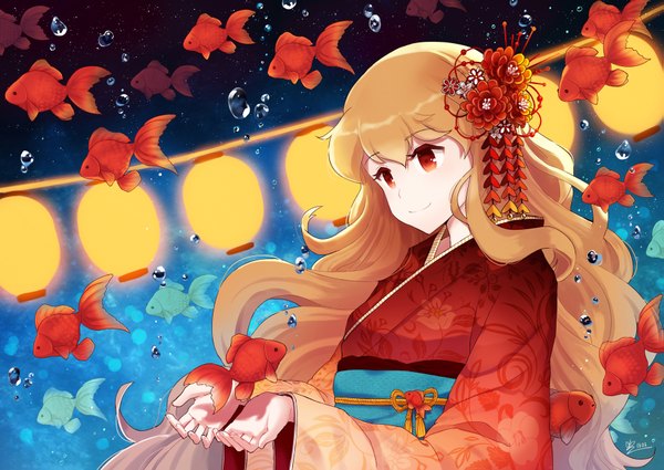 Anime picture 1775x1260 with original minari single long hair highres blonde hair smile red eyes traditional clothes japanese clothes girl hair ornament kimono obi bubble (bubbles) fish (fishes)