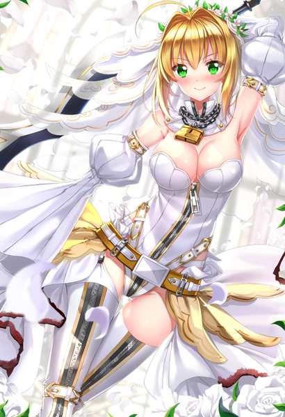 Anime picture 893x1308 with fate (series) fate/extra fate/extra ccc type-moon nero claudius (fate) (all) nero claudius (bride) (fate) swordsouls single long hair tall image looking at viewer blush fringe breasts light erotic blonde hair green eyes payot ahoge wide sleeves