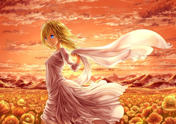 Anime picture 2263x1603 with shingeki no kyojin production i.g krista lenz mame chiyo single long hair fringe highres blue eyes blonde hair smile holding sky cloud (clouds) sunlight evening sunset mountain field girl