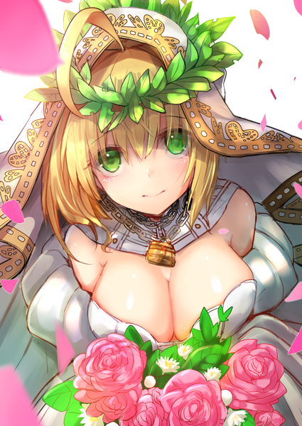 Anime picture 1500x2118 with fate (series) fate/extra fate/extra ccc nero claudius (fate) (all) nero claudius (bride) (fate) u rin single tall image looking at viewer fringe short hair breasts light erotic blonde hair simple background hair between eyes large breasts white background green eyes cleavage