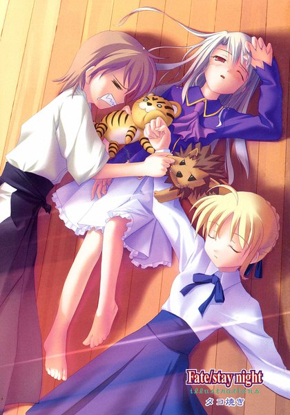 Anime picture 981x1400 with fate (series) fate/stay night fate/kaleid liner prisma illya artoria pendragon (all) saber illyasviel von einzbern fujimura taiga tall image fringe short hair blonde hair red eyes brown hair multiple girls ahoge white hair lying eyes closed long sleeves traditional clothes