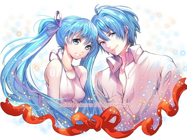Anime picture 1024x768 with vocaloid hatsune miku hatsune mikuo chachie long hair looking at viewer short hair smile white background twintails bare shoulders aqua eyes aqua hair inscription no bra anniversary girl boy ribbon (ribbons)