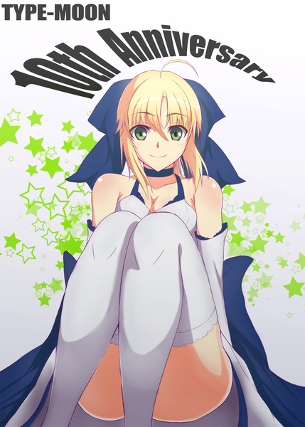 Anime picture 1516x2122 with fate (series) fate/stay night studio deen type-moon artoria pendragon (all) saber akatsuki ikki single long hair tall image looking at viewer fringe light erotic blonde hair smile hair between eyes sitting bare shoulders green eyes ahoge