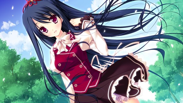 Anime picture 1024x576 with strawberry nauts yatsuka itsuki hatori piyoko long hair looking at viewer open mouth black hair smile red eyes wide image game cg sky cloud (clouds) girl skirt uniform hair ornament ribbon (ribbons) plant (plants) school uniform