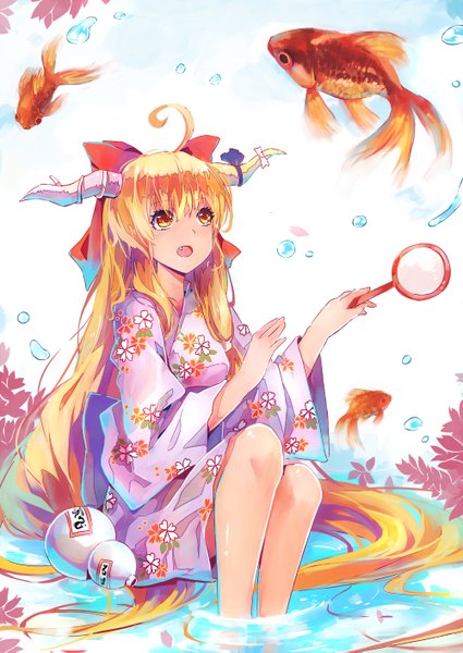Anime picture 1000x1413 with touhou ibuki suika zhuxiao517 single tall image open mouth blonde hair sitting yellow eyes ahoge very long hair japanese clothes horn (horns) girl petals water fish (fishes) yukata splashes gourd