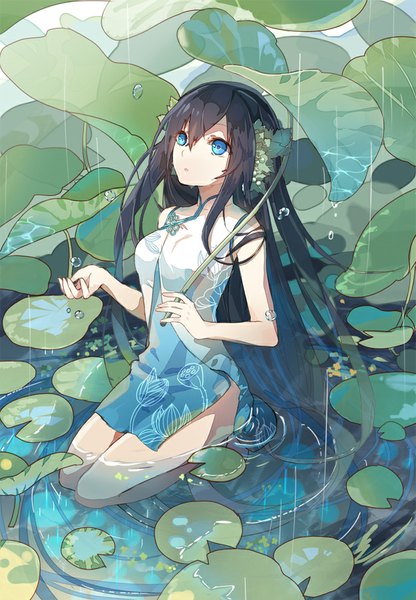 Anime picture 625x900 with million arthur (series) kaku-san-sei million arthur square enix fre single long hair tall image fringe blue eyes black hair sitting looking away bent knee (knees) traditional clothes parted lips arm up bare legs kneeling floral print chinese clothes