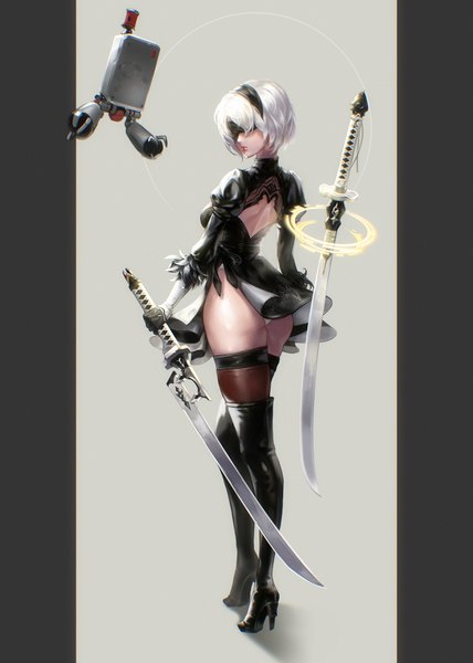 イラスト 2700x3781 と nier nier:automata ヨルハ二号b型 pod (nier:automata) qsun ソロ 長身像 highres 短い髪 light erotic 立つ 全身 尻 white hair from behind ほくろ high heels スリット bare back 艶ぼくろ