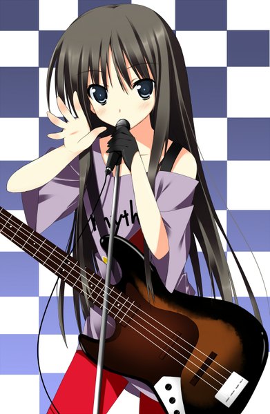 Anime picture 1000x1534 with k-on! kyoto animation akiyama mio kuwashima rein single long hair tall image blush blue eyes black hair girl gloves microphone guitar microphone stand