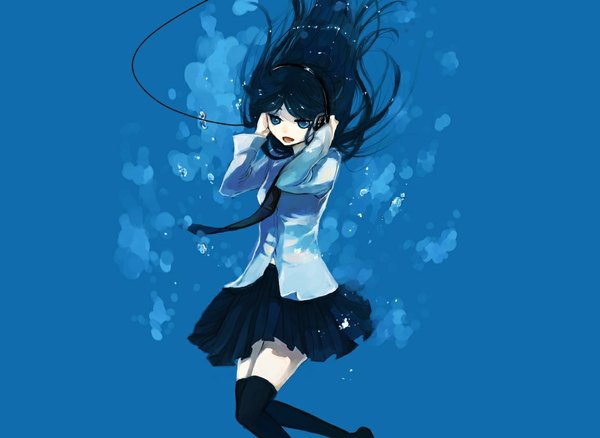 Anime picture 1155x845 with original kurasawa moko single long hair open mouth blue eyes black hair blue background underwater girl thighhighs skirt uniform school uniform necktie headphones