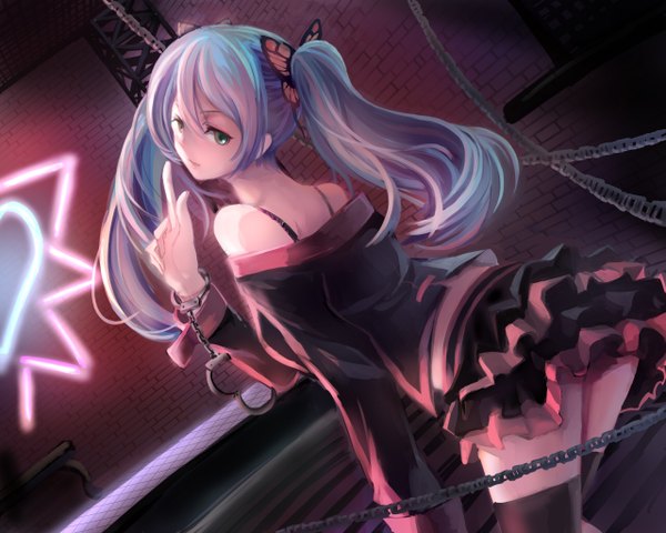 Anime picture 1280x1024 with vocaloid hatsune miku shinyujinatsume single long hair twintails bare shoulders green eyes looking back aqua hair zettai ryouiki honey whip (module) girl thighhighs skirt hair ornament black thighhighs chain butterfly hair ornament handcuffs