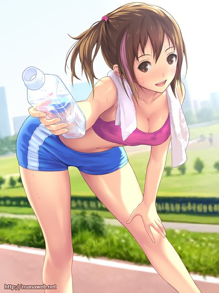 Anime picture 600x800 with ilog yokoi sakura mana kakkowarai single tall image blush short hair open mouth brown hair holding brown eyes multicolored hair two-tone hair bare legs midriff leaning leaning forward side ponytail outstretched hand hand on knee