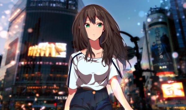 Anime picture 1303x771 with idolmaster idolmaster cinderella girls shibuya rin erere single long hair fringe hair between eyes brown hair wide image green eyes looking away upper body outdoors blurry depth of field lens flare city cityscape walking