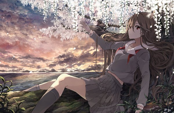 Anime picture 1000x647 with original tsukugu falsehood single long hair fringe red eyes brown hair sky cloud (clouds) outdoors lying pleated skirt on back outstretched arm girl skirt uniform flower (flowers) plant (plants)