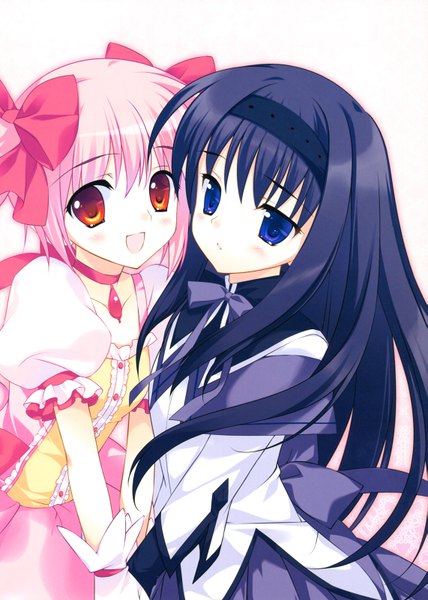 Anime picture 1141x1600 with mahou shoujo madoka magica shaft (studio) akemi homura kaname madoka rei (rei's room) long hair tall image blush short hair open mouth black hair simple background red eyes white background purple eyes multiple girls pink hair scan holding hands girl
