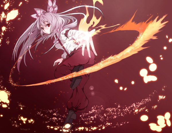 Anime picture 1567x1215 with touhou fujiwara no mokou katayama kei single long hair looking at viewer red eyes looking back grey hair outstretched arm magic fighting stance girl bow hair bow shirt suspenders flame