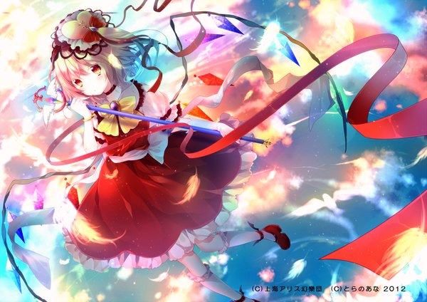 Anime picture 1000x707 with touhou flandre scarlet riichu single short hair blonde hair red eyes cloud (clouds) girl dress skirt bow ribbon (ribbons) socks white socks feather (feathers) skirt set