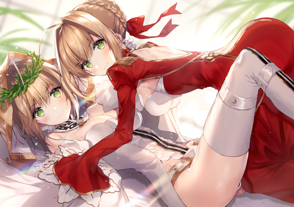 イラスト 800x565 と Fateシリーズ fate/extra fate/extra ccc nero claudius (fate) (all) ネロ・クラウディウス(fate) セイバー・ブライド necömi カメラ目線 赤面 短い髪 おっぱい light erotic 金髪 笑顔 大きな乳房 肩出し multiple girls 緑の目 payot cleavage