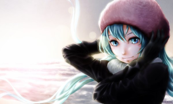 Anime picture 1400x843 with vocaloid hatsune miku museum2088 single long hair blue eyes smile wide image green eyes sunlight girl hat cap