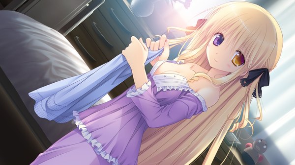 Anime picture 1280x720 with yumeiro alouette! long hair blush light erotic blonde hair wide image game cg heterochromia girl bow hair bow pajamas