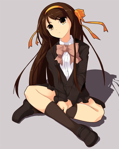 Anime picture 797x1000 with suzumiya haruhi no yuutsu kyoto animation suzumiya haruhi koflif long hair tall image looking at viewer brown hair yellow eyes shadow girl uniform bow school uniform socks hairband black socks