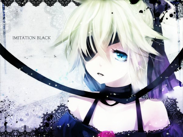 Anime picture 1000x750 with vocaloid imitation black (vocaloid) kagamine len yuukichi single short hair blue eyes blonde hair bare shoulders inscription wallpaper dress boy bow ribbon (ribbons) hair bow eyepatch