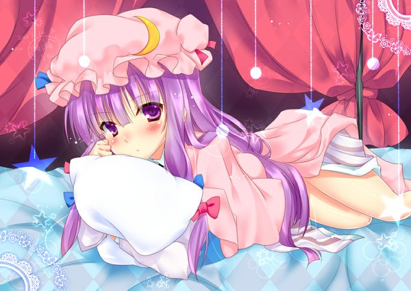 Anime picture 1012x717 with touhou patchouli knowledge inose riku single long hair looking at viewer blush purple eyes purple hair girl dress bow hair bow pillow bonnet