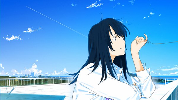 Anime picture 1610x906 with original loundraw single long hair fringe hair between eyes wide image signed blue hair sky cloud (clouds) upper body ahoge outdoors long sleeves arm up black eyes shadow city looking up