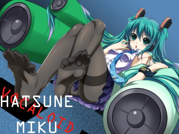 Anime picture 4000x3000 with vocaloid hatsune miku mino106 single blush highres open mouth light erotic twintails absurdres very long hair aqua eyes aqua hair no shoes legs girl skirt miniskirt pantyhose necktie