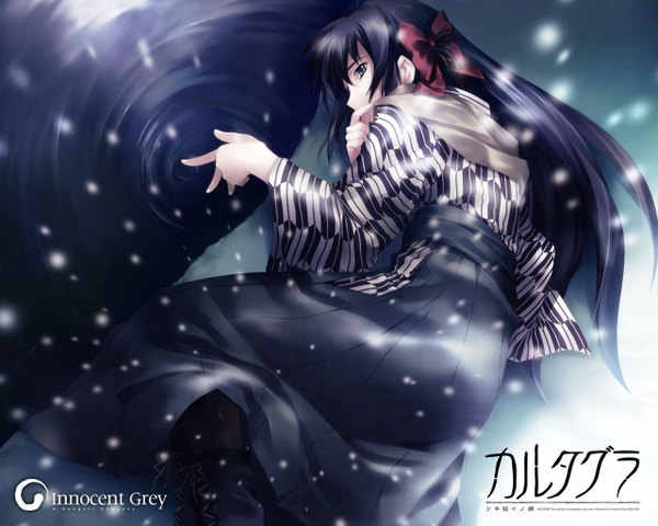 Anime picture 1280x1024 with cartagra innocent grey kouzuki kazuna simosi single long hair blue eyes black hair looking away lying traditional clothes japanese clothes pleated skirt from above official art on side snowing reflection winter ripples