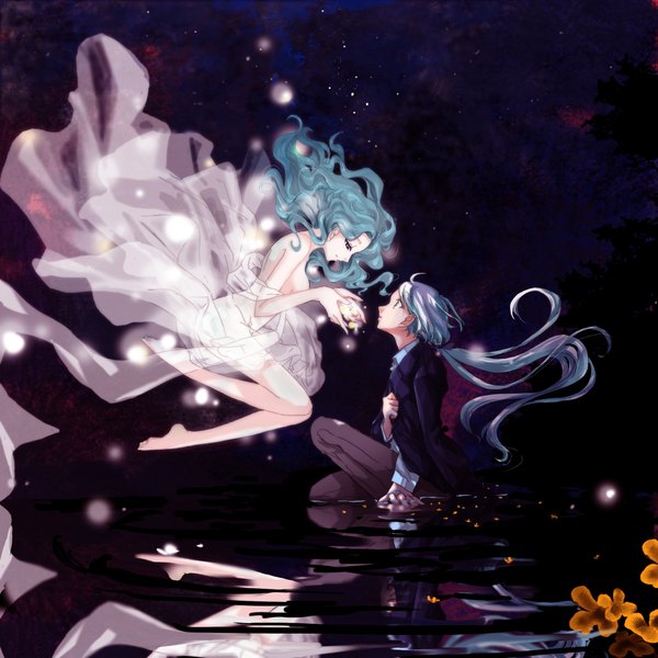 Anime picture 2000x2000 with bishoujo senshi sailor moon toei animation kaiou michiru yaten kou kinako (utyu no hazikko) long hair highres green eyes silver hair ponytail very long hair profile barefoot aqua hair couple kneeling reflection dark background wavy hair flying