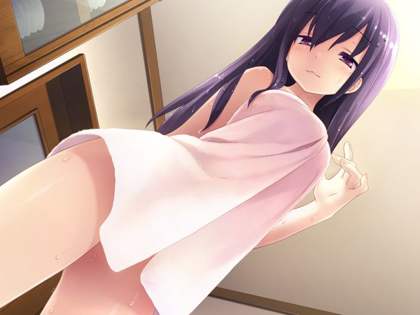 Anime picture 800x600 with cafe sourire cuffs (studio) yukishita miyuri gayarou single long hair looking at viewer fringe light erotic game cg purple hair pink eyes mole from below wet mole under eye wet clothes arm behind back naked towel girl
