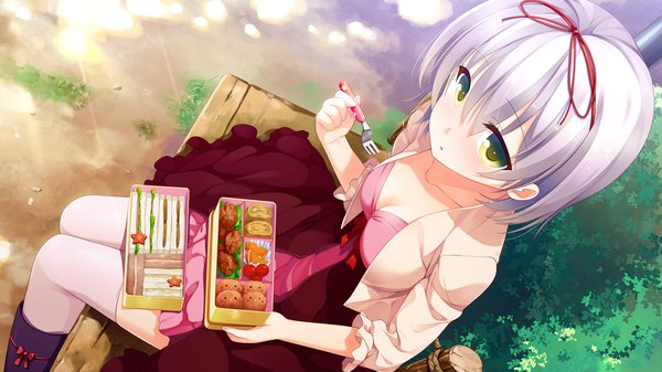 Anime picture 1280x720 with ichiban janakya dame desu ka? (game) single short hair wide image sitting green eyes game cg white hair girl dress ribbon (ribbons) hair ribbon food obento omelet