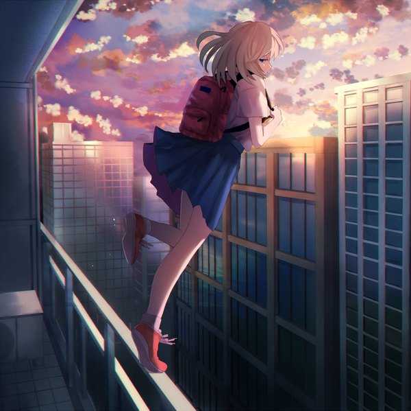 Anime picture 1200x1198 with original kouno-tori single looking at viewer short hair blue eyes blonde hair standing cloud (clouds) full body outdoors profile sunlight city evening standing on one leg sunset cityscape jumping sad