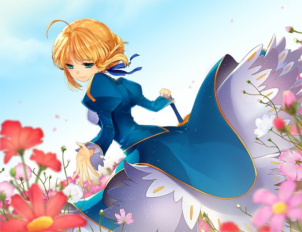 Anime picture 1000x770 with fate (series) fate/stay night artoria pendragon (all) saber arnoul single blonde hair smile green eyes sky ahoge looking back space girl dress flower (flowers) cosmos (flower)