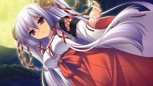 Anime picture 2560x1440 with shirogane otome kamiya tomoe long hair highres wide image purple eyes game cg white hair traditional clothes night miko girl moon bell jingle bell