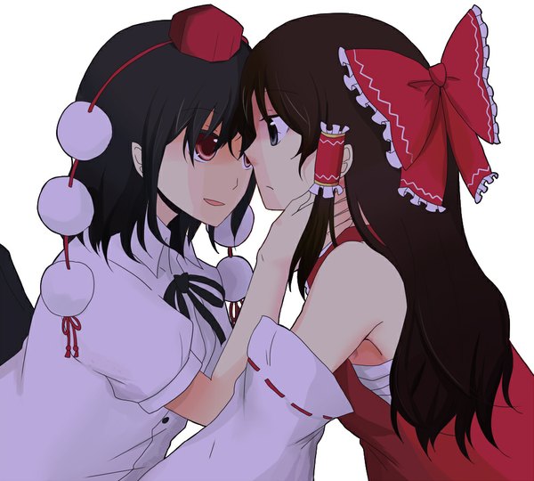 Anime picture 1000x900 with touhou hakurei reimu shameimaru aya yuzuki (rinka01) long hair short hair black hair simple background red eyes white background multiple girls black eyes shoujo ai girl bow 2 girls hair bow detached sleeves