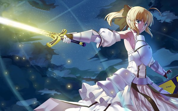 Anime picture 1440x900 with fate (series) fate/unlimited codes type-moon artoria pendragon (all) saber lily wentirtongmo single looking at viewer blush short hair blue eyes blonde hair holding sky ponytail night wallpaper girl gloves bow