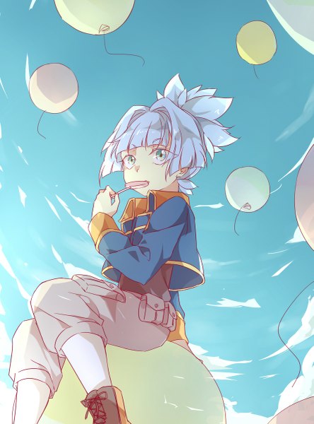 Anime picture 889x1200 with yu-gi-oh! yu-gi-oh! arc-v shiunin sora app single tall image fringe short hair sitting green eyes blue hair looking away sky cloud (clouds) outdoors ponytail from below boy uniform food