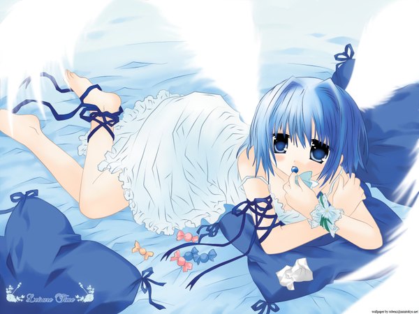 Anime picture 1600x1200 with sakurazawa izumi short hair blue eyes blue background angel dress ribbon (ribbons) wings candy