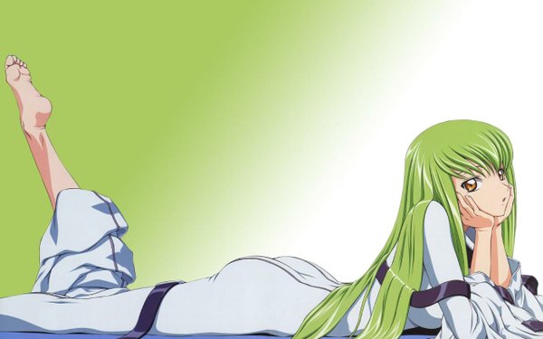 Anime picture 1280x800 with code geass sunrise (studio) c.c. fukano youichi single long hair simple background wide image yellow eyes lying green hair soles cropped girl