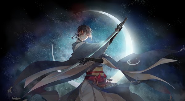Anime picture 1789x980 with touken ranbu nitroplus mikazuki munechika eyokiki single looking at viewer fringe highres short hair brown hair wide image holding traditional clothes japanese clothes wide sleeves crescent boy gloves weapon sword