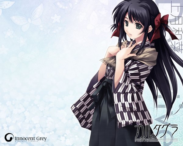 Anime picture 1280x1024 with cartagra innocent grey kouzuki kazuna single long hair looking at viewer fringe black hair green eyes payot traditional clothes parted lips japanese clothes copyright name blue background yagasuri girl bow hair bow kimono