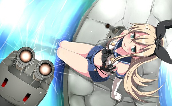 Anime picture 1000x621 with kantai collection shimakaze destroyer rensouhou-chan noa (nagareboshi) single long hair looking at viewer blush open mouth blue eyes blonde hair wide image sitting girl gloves bow weapon hair bow miniskirt water