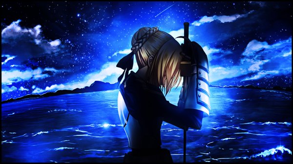 Anime picture 1366x768 with fate (series) fate/stay night artoria pendragon (all) saber fame peera hatsoff-designs single highres short hair blonde hair wide image holding sky cloud (clouds) braid (braids) head tilt profile night wallpaper night sky
